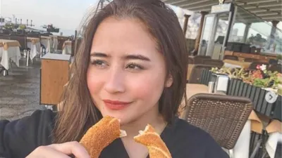 Prilly Latuconsina 