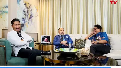 Martin Lukas Simanjuntak (kiri), Kamaruddin Simanjuntak (tengah) dan Uya Kuya dalam acara bincang-bincang di kanal YouTube Uya Kuya TV