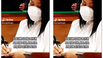 Putri Candrawathi tampak menuliskan sesuatu di secarik kertas, netizen tuding berisikan nama JPU yang dikirim amplop.