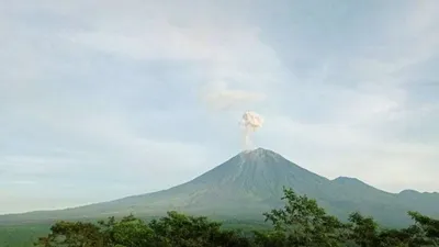 Banjir Lahar Semeru terjadi sehingga mengakibatkan satu rumah warga hancur.