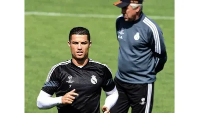 Cristiano Ronaldo terlihat berlatih secara khusus pada hari Rabu pagi, 15 Desember 2022 waktu setempat, di salah satu lapangan milik Real Madrid.