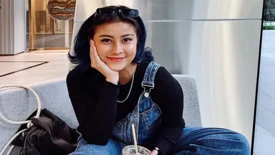 Selebgram Awkarin Panen Hujatan Usai Unggah Konten Jalin Hubungan Beda Agama