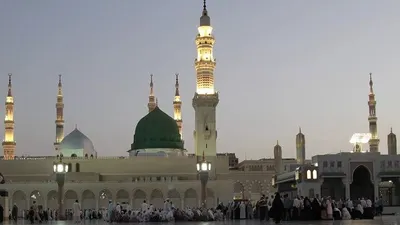 2 Perempuan Non Muslim Tersesat di Halaman Masjid Nabawi, Petugas Keamanan Gercep Lakukan Tindakan