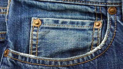 Ilustrasi saku kecil celana jeans.