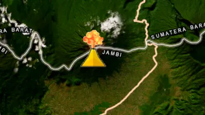 Gunung Kerinci di Jambi Erupsi Hari Ini: Kolom Abu Teramati Berwarna Kelabu dengan Intensitas Tebal 