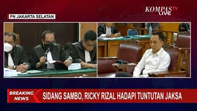 Ricky Rizal menjalani sidang tuntutan dari Jaksa Penuntut Umum usai berakhirnya sidang tuntutan Kuat Maruf, Senin, 16 Januari 2023.