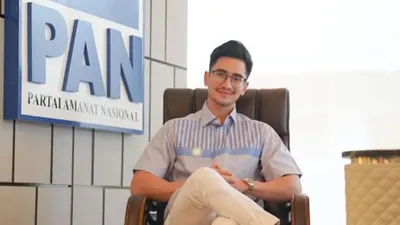 Aktor muda Varrel Bramasta Fadilla Soedjoko atau yang sering disapa Varrel Bramasta dikabarkan mencoba mencalonkan dirinya pada Pemilu 2024.