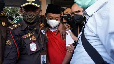 Ketok Palu! Herry Wirawan Perkosa 13 Santri Tetap di Hukum Mati dan Wajib Bayar Uang Rp300 juta!
