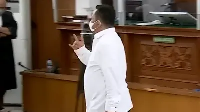 Salam Metal pada Jaksa Usai Divonis 15 tahun, Reaksi Kuat Maruf dan Penasihat Hukum Jadi Sorotan