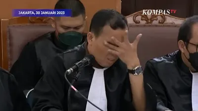 Viral! Jaksa Paris Manalu Usap Mata Berkali-kali Seolah Menangis Ketika Baca Replik Bharada E, Tuai Cibiran 