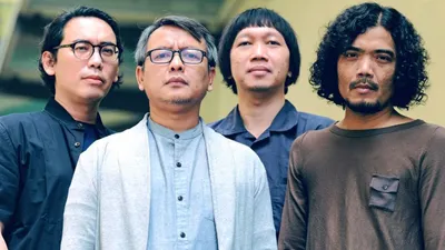 Kelompok musik Efek Rumah Kaca, dari kiri Akbar Bagus Sudibyo, Cholil Mahmud, Poppie Airil dan Reza Ryan. 