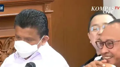 Murung dan Menunduk, Ekspresi Ferdy Sambo Saat Melihat Rekaman CCTV Diputar, Warganet: Nggak Bisa Ngelak Lagi