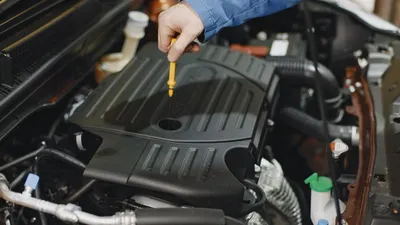 Bagaimana cara mengetahui kapan oli mobil Anda perlu diganti? Berikut adalah lima tanda penting yang perlu Anda perhatikan.