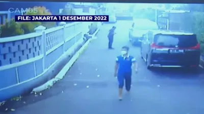 Rekaman CCTV Kompleks Polri Duren Tiga menampilkan suasana di depan rumah dinas Kadiv Propam beberapa saat setelah penembakan Joshua Hutabarat.