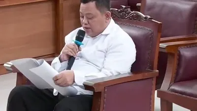 Mengejutkan! Sampaikan Nota Pembelaan Dalam Sidang, Kuat Maruf Sampai Bersumpah: Demi Allah Saya Bukan Orang&hellip;