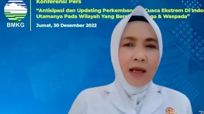 Kepala Badan Meteorologi, Klimatologi, dan Geofisika (BMKG) Dwikorita Karnawati, mengatakan ada perkembangan cuaca untuk wilayah Jawa Barat dan Jawa Tengah akan alami cuaca ekstrem