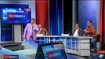 Biasa Bermusuhan, Kelakar Tawa Ronny Talapessy Dengar Protes Febri Diansyah: Lagian Pertanyaan Bang Hotman ...