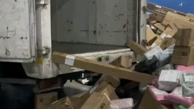 Viral kurir pengiriman jasa tendang paket