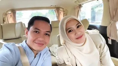 Potret kebersamaan Dude Harlino dan Alyssa Subandono atau Icha.