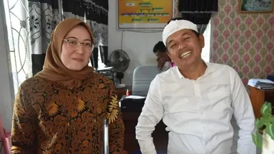 Digugat cerai Anne Ratna Mustika, Dedi Mulyadi pamer foto bersama wanita cantik yang mirip dengan Anne.