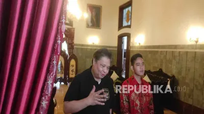 Setelah Anies Baswedan dan Prabowo Subianto kini giliran Ketum Golkar Airlangga Hartarto melakukan safari politiknya ke Gibran Rakabuming.