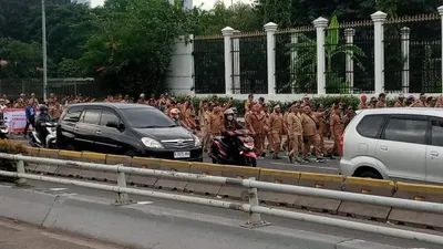 Ratusan Kades Menggelar Aksi Unjuk Rasa di Depan Gedung DPR, Minta Revisi ini