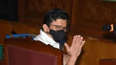 Momen tak berdaya Ferdy sambo di sela sidang tertangkap kamera, gara- gara hal ini