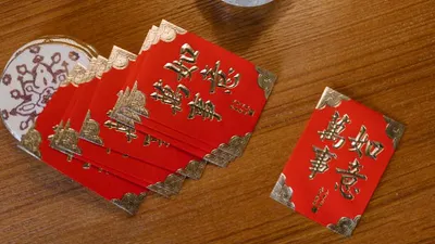 Makna angpao atau amplop merah di perayaan Tahun Baru Imlek.
