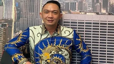 Potret pengusaha tajir Jhon Lbf di sosial media 
