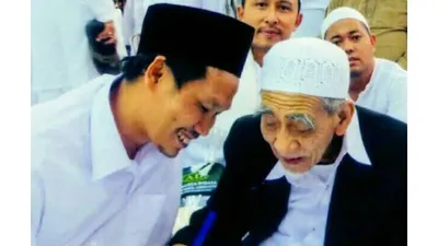 Cerita Gus Baha Tentang Meninggalnya Mbah Moen yang Masih Jarang Diketahui Orang, Sempat Minta Doa Ini