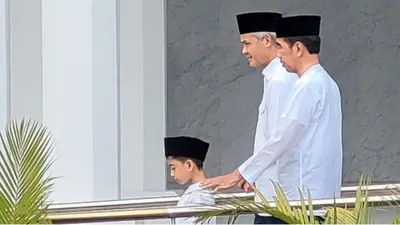 Usai disorot karena beda pendapat dan disebut renggang pasca batalnya Indonesia menjadi tuan rumah Piala Dunia U20, Presiden Joko Widodo (Jokowi) dan Gubernur Jawa Tengah Ganjar Pranowo disorot publik.