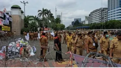 Ratusan Kepala Desa Berbondong-bondong Demo di Gedung DPR, Tuntut Masa Jabatan yang Dinilai Terlalu Singkat