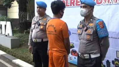 Anak Lilis Karlina ditangkap polisi karena menjadi bandar narkoba.