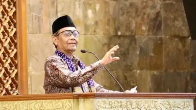 Rupanya Mahfud MD bukanlah sosok pertama yang dinilai mendapat perlakuan tak ramah dari pihak DPR, ada Gus Dur.