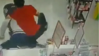 Aksi heroik pegawai Alfamart