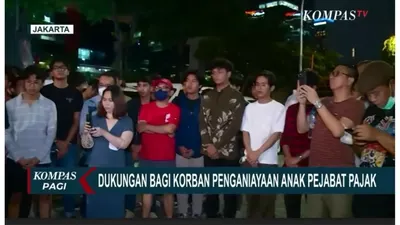 Belasan murid dan alumni dari SMA Pangudi Luhur kompak memberi dukungan kepada korban penganiayaan yang dilakukan oleh Mario Dandy selaku anak pejabat Ditjen Pajak.