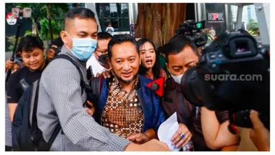 Kepala Bea Cukai Makassar, Andhi Pramono telah memenuhi panggilan terkait klarifikasi Laporan Harta Kekayaan Penyelenggara Negara (LHKPN) nya sebesar Rp 13,7 miliar. Ini merupakan buntut dari maraknya pejabat yang memamerkan kekayaannya.