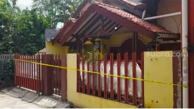 Rumah yang berlokasi di Bekasi, Jawa Barat ini adalah saksi bisu tragisnya dua perempuan yang tewas dan mayat dari mereka dicor didalamnya