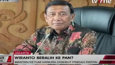 Wiranto yang menjabat sebagai Ketua Umum Partai Hati Nurani Rakyat (HANURA) dikabarkan akan bergabung  dengan Partai Amanat Nasional (PAN)