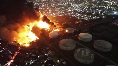 Pasca kebakaran Depo Pertamina Plumpang pada Jumat, 3 Maret 2023 timbul polemik terkait legalitas kependudukan warga di Tanah Merah.