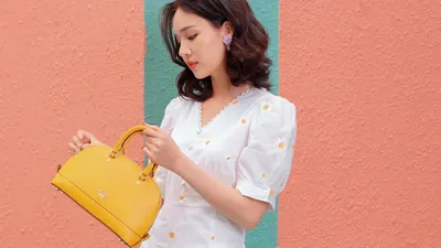 Berikut adalah 7 tips praktis untuk membantu kamu meningkatkan pesona elegan dan menambah karisma. Siap pancarkan  pesona dan karisma.