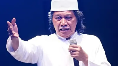 Sosok budayawan bernama Emha Ainun Najib atau kerap dikenal sebagai Cak Nun kini masih menjalani perawatan di RSUP Dr Sardjito, Yogyakarta.