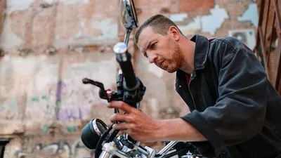 Cek&nbsp;4 Tanda Minyak Rem Motor Harus Diganti, Apa Saja?