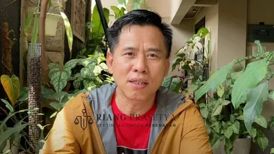 Ketua RT 11 Kelurahan Pluit, Riang Prasetya mengatakan bahwa ia tak ingin polemik tentang ruko penyerobot saluran air dan bahu jalan di wilayahnya jadi bola liar.
