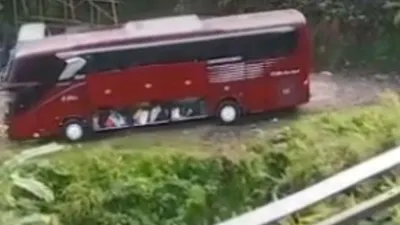 Kecelakaan Bus Masuk Jurang di Guci, Tegal, Jawa Tengah