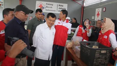 Jusuf Kalla Tinjau Posko Darurat Korban Depo Pertamina Plumpang