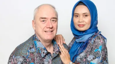 Nikmatul Rosidah dan Paul Dobson