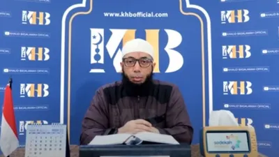 Ustaz Khalid Basalamah menjelaskan keutamaan dalam bulan ramadhan.