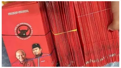 Kontroversi Bagi-Bagi Amplop di Masjid Milik Said Abdullah