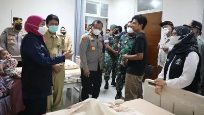 Gubernur Jatim mengunjungi korban ledakan di Blitar